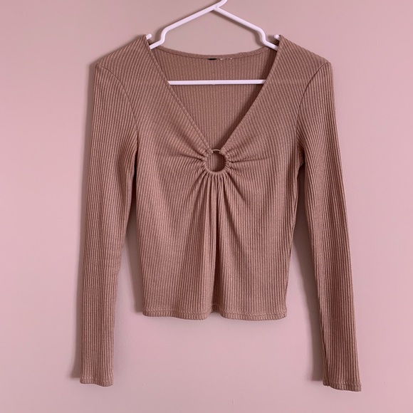 H&M beige long sleeves top, ring detailing, size small/xs - Picture 3 of 3